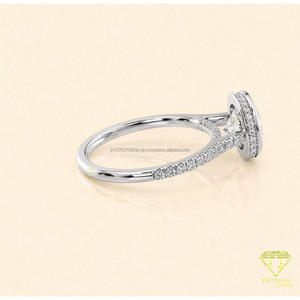Anillo de compromiso con diamante cultivado en laboratorio de corte redondo y engaste de bisel en oro blanco de 14K con banda pavé, anillo de promesa minimalista para boda - Product Image 2