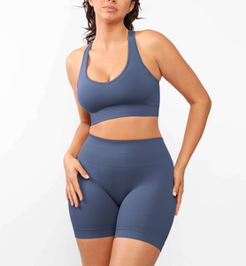 Conjunto Deportivo de 2 Piezas para Mujer con Logotipo OEM Personalizado: Sujetador Deportivo Sin Relleno y Leggings Cortos de Yoga con Cintura Alta Elástica para Gimnasio y Fitness - Product Image 3