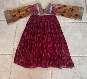 Robe longue afghane imprimée bordeaux avec corsage brodé, manches contrastantes, jupe plissée évasée, tenue ethnique décontractée pour femme - Product Image 5