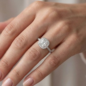 Anillo de compromiso de lujo con halo de diamantes cultivados en laboratorio de oro blanco de 14K, corte cojín, 2.20 CT TDW, con diamante principal de 1.60 CT, ideal para fiestas. - Product Image 6