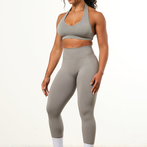 Ensemble de leggings de yoga gris sans couture taille haute pour femme avec soutien-gorge de sport et pantalon côtelé pleine longueur – Tenue de sport - Product Image 4