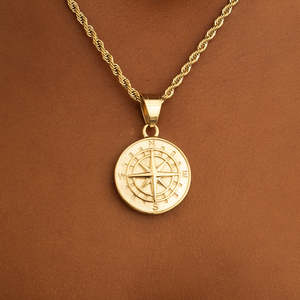 Collar con Colgante de Brújula |   Collar con Medallón de Brújula Chapado en Oro |   Colgante de dirección náutica con cadena de cuerda |   Moda Unisex - Product Image 1