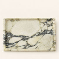 Plateau décoratif rectangulaire en métal avec bord festonné, design moderne, personnalisable pour les occasions de mariage et du Ramadan, pièce unique