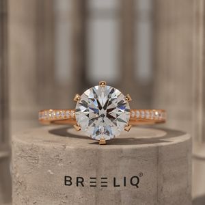 Anillo de Compromiso de Moissanita Redonda de 8 mm, Piedra Central de 2.00 Quilates, Anillo de Plata Chapado en Oro de 14K con Banda Pavé, Joyería Nupcial para Mujer - Product Image 2