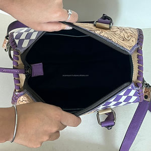 Nuevo Bolso de Mano de Cuero Vacuno Hecho a Mano con Diseño a Cuadros Morados y Blancos, Bolso de Viaje Mediano de 11 Pulgadas, Bolso Bandolera de Diseñador - Product Image 6