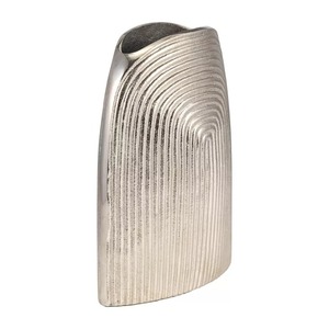 Vase de table contemporain en métal sculpté, finition argentée, design ajouré, hauteur 39 cm, accent décoratif pour la maison - Product Image 6