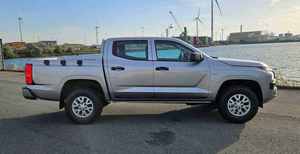 BUENA OFERTA para Mitsubishi L200 Triton Sportero GLX+ USADO, Camioneta Doble Cabina, 2.4L Turbo, Automática, Gasolina, Volante a la Izquierda, Cuero Oscuro R21 - Product Image 3