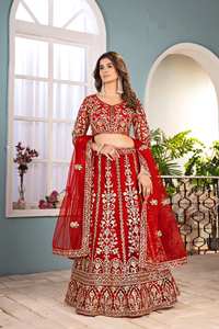 Lehenga Choli Intrincadamente Bordado en Tonos Vibrantes para Diwali y Bodas, con Materiales Reciclados y Estilo Tradicional - Product Image 4