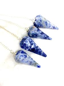 Vente en gros de pendule de radiesthésie de guérison en sodalite naturelle polie pour la lecture d'énergie de guérison, le travail d'amour et l'utilisation décorative - Product Image 2