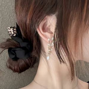 Pendientes de Perlas con Aguja de Plata y Goteo Rosa, Elegantes Pendientes Coreanos Pequeños de Alta Gama para Mujer - Product Image 4