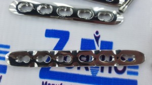 แผ่นยึดแบบตรงคุณภาพสูง SS 316L ขนาด 2.7 มม. 4 ถึง 12 รู และสกรู LCP ขนาด 2.7 มม. (66 ชิ้น) SS 316L ORTHO ZE-00021 - Product Image 4