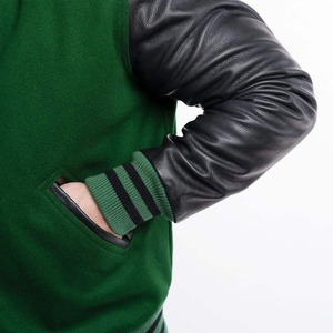 Blouson universitaire unisexe personnalisé OEM, style vintage géométrique, en toile avec broderie chenille, col montant, style bomber, baseball, en laine - Product Image 6