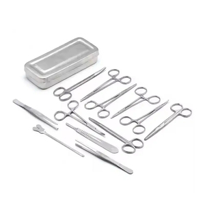 Ensemble d'instruments chirurgicaux de base pour interventions chirurgicales mineures de qualité supérieure, 13 pièces, avec boîte, par ORTHO GENIX - Product Image 1