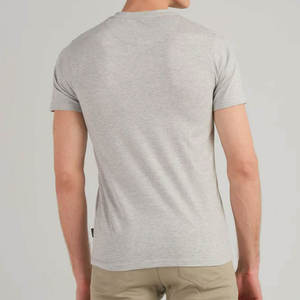 T-shirt décontracté pour homme, col rond, manches courtes, coupe ajustée, jersey tricoté, design uni, 100% coton - Product Image 4