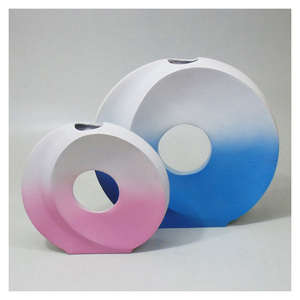 Jarrón Floral Minimalista de Aluminio con Estructura Elevada para Decoración de Mesa Sofisticada y Regalos - Product Image 1