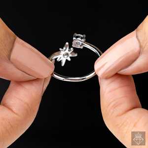 Anillo de cristal abierto solitario centelleante antideslustre de tamaño ajustable - Product Image 1