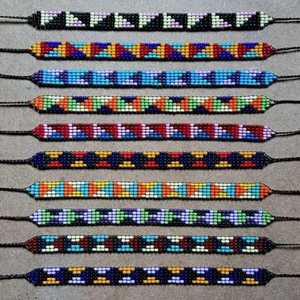 Bracelet artisanal en perles de pierre, motif noir, jaune et argenté, pour la fabrication de bracelets, NOUSHAD HANDICRAFTS, modèle NH-758, certifié IGI - Product Image 4