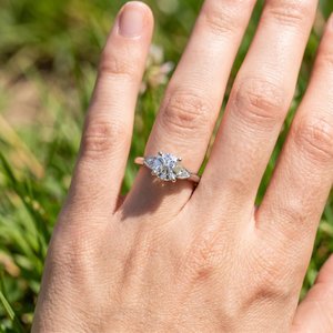 Bague en argent 925 avec moissanite brillante pour femme, style hip-hop, sertie de griffes, élégante, étincelante, bijoux fins, cadeau tendance - Product Image 1