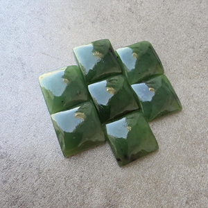 Cabujón Cuadrado de Jade Nefrita Natural, Piedra Preciosa Calibrada con Reverso Plano, para la Fabricación de Joyas - Product Image 1