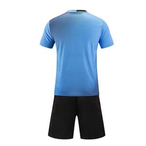 Ensemble de maillot de football grande taille pour homme – Coupe ample, maillot et short de sport, ajustement extensible, performance athlétique, confort optimal - Product Image 3