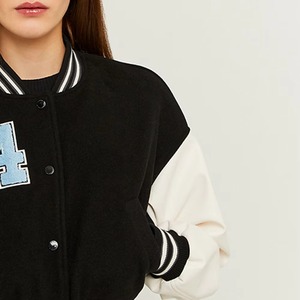 Chaqueta Varsity para Mujer, Negra, Manga Larga, Logotipo 84 Bordado, Cuello con Botones, Largo Regular, Invierno, 100% Lana, Calefactable - Product Image 2