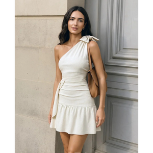 Robe courte asymétrique à une épaule avec détail nœud ou robe à volants étagés asymétriques - Product Image 3