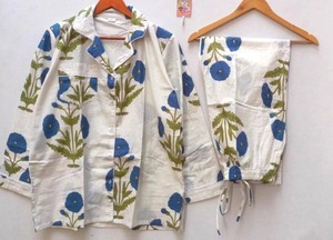 Conjunto de Pijama Elegante y Lujoso para Mujer, Estampado Floral, 100% Algodón, Manga Larga, Cuello Camisero, Suave, Ropa de Dormir Larga, Ropa Casual - Product Image 2