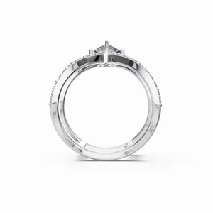 Anillo de Diamante Cultivado en Laboratorio Monarch Crown, Corte Princesa de 49 Piezas, Banda Certificada IGI, Claridad VVS, Oro - Product Image 3