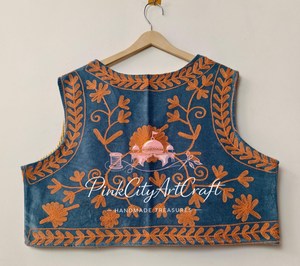 Éxito de Ventas 2026: Elegante y Cálido Abrigo de Invierno con Diseño Étnico, Hecho a Mano en Rajastán con Algodón Ecológico y Terciopelo Azul con Cuello en V - Product Image 2