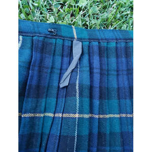 กระโปรงนักเรียนลายสก็อตทันสมัยแบบพันติดกัน ทำจากผ้าขนสัตว์แท้ 100% สำหรับผู้หญิง  พร้อมหัวเข็มขัดและจีบ - Product Image 6