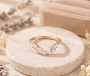 Bague de Fiançailles Minimaliste Courbée en Or Jaune 14K de Luxe avec Diamants en Grappe Marquise en V, Vente en Gros, OEM ODM - Product Image 1