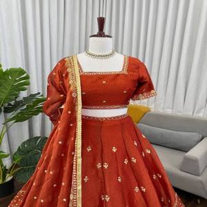 Ensemble Lehenga en soie VASTRA COTTAGE avec broderie de fils et de sequins, jupe ample, chemisier non cousu avec dupatta, ensemble choli entièrement cousu - Product Image 1