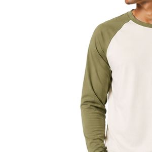 Camiseta de Manga Larga Raglán Blanca y Verde Oliva para Hombre, Cuello Redondo, Algodón Premium, Diseño Gráfico de Béisbol, Personalizable OEM, Ropa Urbana - Product Image 3