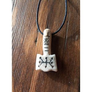 Collar Étnico Bohemio Hecho a Mano con Diseño Tribal, Accesorio de Moda Vintage con Hueso Tallado y Cristal, Regalo Único de Estilo New Age - Product Image 2