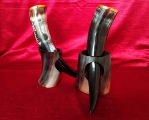 Cuerno Vikingo para Beber, Ecológico, Estilo Amoroso, Negro y Blanco con Soporte de Cuero, 100% Cuerno Natural Pulido, Personalización Disponible - Product Image 1