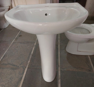 Lavabo elegante con pedestal Diseño moderno y duradero para baños, fregadero que ahorra espacio, elegante y funcional - Product Image 2