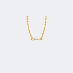 Collar con Colgante Horizontal con Incrustaciones de Diamantes Baguette de 0.10CTW - Product Image 1