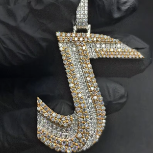 Colgante Personalizado en Plata con Incrustaciones de Diamantes Moissanite VVS, Chapado en Rodio, Estilo Hip Hop, con Inicial, para Unisex - Product Image 1