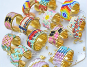 Mezcla creativa hecha a mano de patrones tradicionales y diseño moderno perfecto para cualquier ocasión - Product Image 1