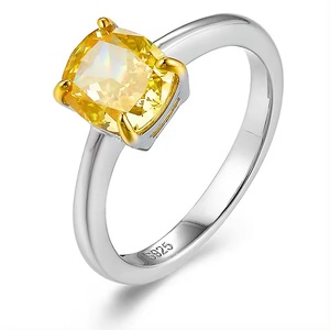 Bague de luxe tendance en argent 925 pour femme, avec faux diamant jaune taille coussin en oxyde de zirconium, idéale pour fiançailles, fêtes et anniversaires, style cluster doré - Product Image 1
