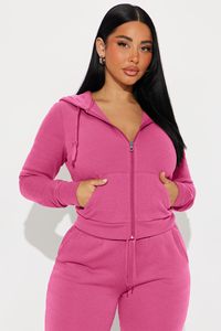 Conjunto deportivo de dos piezas con sudadera con capucha y cremallera, top corto y pantalones para mujer, hecho en Pakistán. - Product Image 4