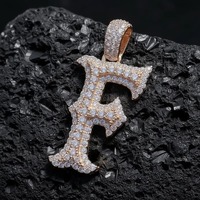 Collier avec pendentif lettre initiale sertie de pierres |   Bijoux Hip Hop Alphabet Personnalisé en Laiton Plaqué Or 14K avec Zircon CZ Bling – Vente en Gros