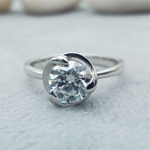 Bague de mariage D'vins Jewel garantie, personnalisée, solitaire fantaisie, grande taille 4 carats, en argent 925 plaqué rhodium, sertie de moissanite ovale VVS - Product Image 1