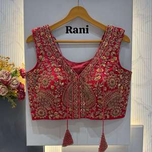 Blouse Prête-à-Porter Entièrement Cousue en Soie Italienne, Tricotée avec Motifs de Broderie et Perles de Créateur - Product Image 4