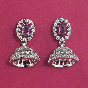Exportador de Joyería Artificial de Moda en India, Jhumki de Circonia Cúbica con Baño de Rodio 444081 - Product Image 3