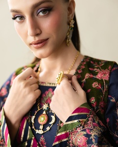 Salwar Kameez Kashmiri Karhai 636 para Mujer, Material Viscosa, Antiarrugas, Absorbe la Humedad, para Fiestas y Bodas - Product Image 5