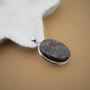 Colgante de piedra de heliotropo natural con relleno de plata, joyería artesanal, collar llamativo hecho a mano - Product Image 3