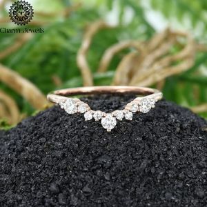 แหวนหมั้น Charm_Jewells สีโรสโกลด์ ประดับเพชรโมอิสซาไนต์ทรงกลมเจียระไนแบบบริลเลียนท์ ตัวเรือนแบบหนามเตย ดีไซน์คลาสสิกสำหรับผู้หญิง - Product Image 1