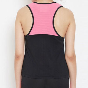 Ensemble de yoga tendance et respirant avec crop top à col halter – Vêtements de sport élégants pour la gym et le fitness (vente en gros) - Product Image 3