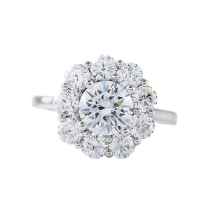 Elegante anillo de bodas de diamante de racimo de moissanita de corte redondo de 2 quilates, anillo de compromiso de halo de Flor de Oro blanco sólido de 14K - Product Image 1